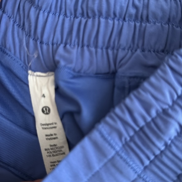 Lululemon never wore - Picture 3 of 3